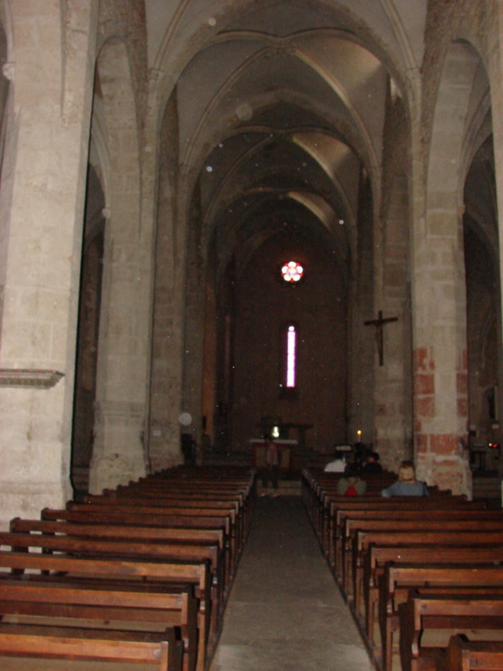 La Nef De l'Eglise Sainte - Marie-Madeleine - Pérouges