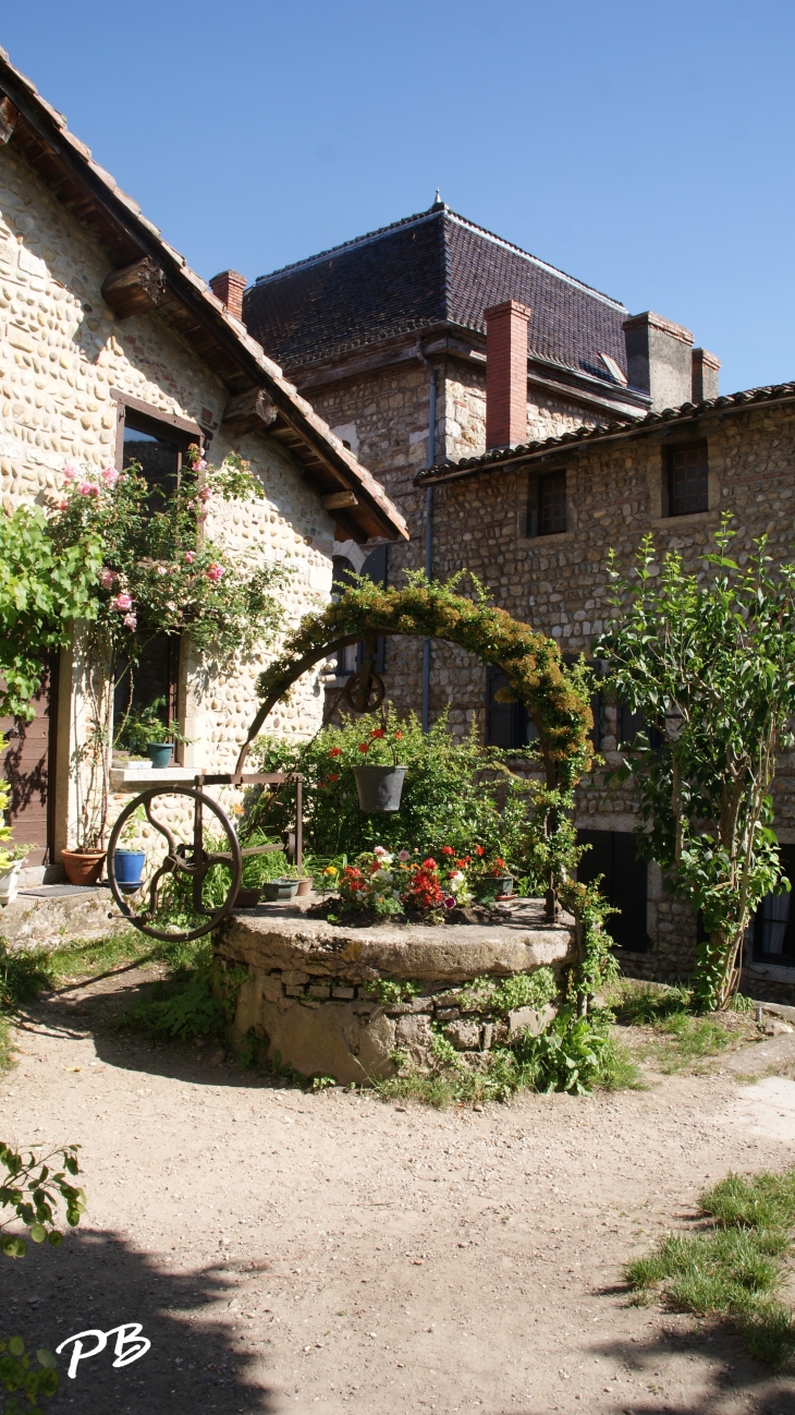  - Pérouges