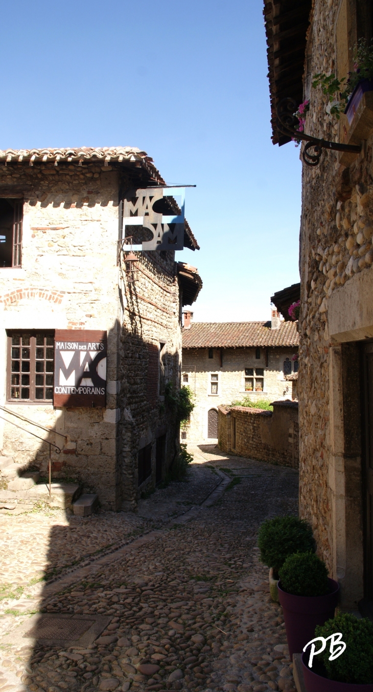  - Pérouges