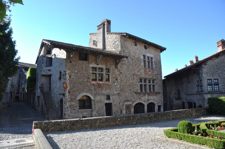 Place de l'eglise - Pérouges