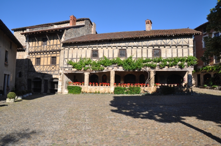 Place du Tilleul - Pérouges