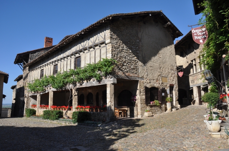 Place du Tilleul - Pérouges