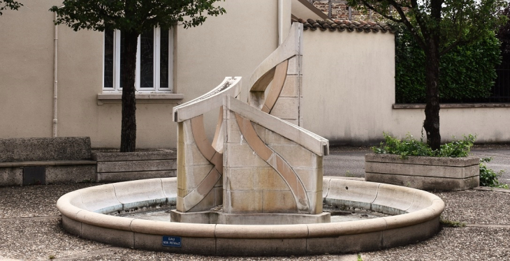 Fontaine - Pont-de-Veyle