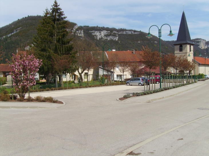 Le village et l'eglise - Port