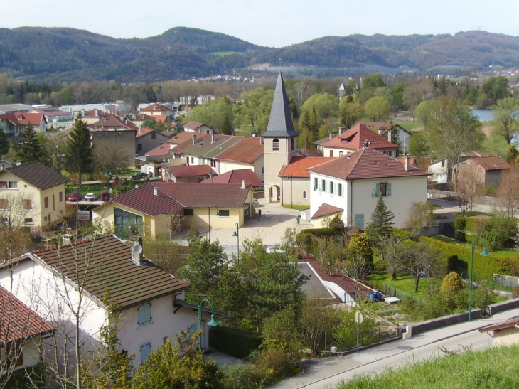 Le village vu de la montagne - Port