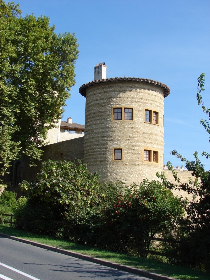 Le Château de Saint-Bernard (Ancienne demeure d'Utrillo)