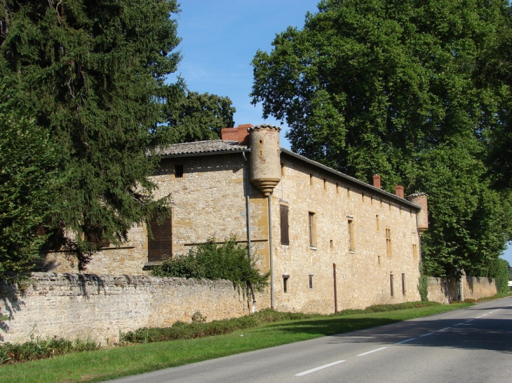 Ferme fortifiée entre Saint-Bernard et Trévoux