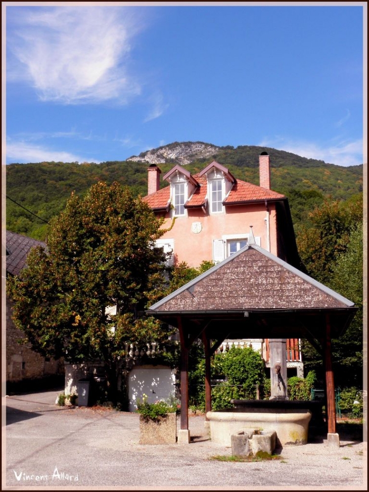 Entrée du hameau de Meyrieux - Saint-Germain-les-Paroisses