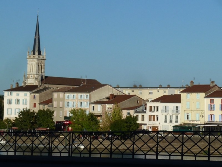 Vue de Mâcon sur l'autre rive de la Saône - Saint-Laurent-sur-Saône