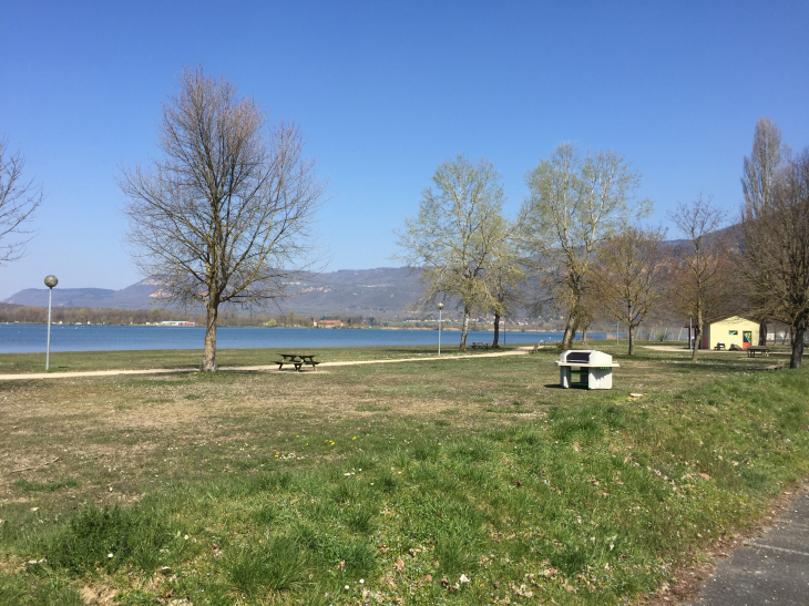 Installation sur le site du Point vert  - Serrières-de-Briord