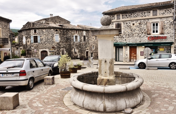 Fontaine - Alba-la-Romaine