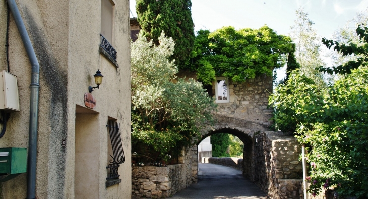 Le Village - Baix