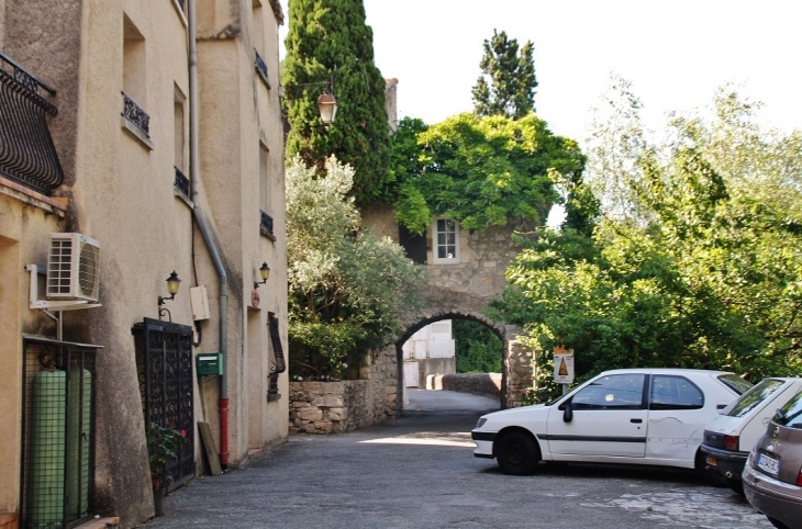 Le Village - Baix