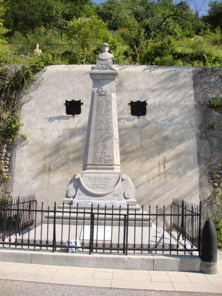 Beauchastel (07800) monument aux morts