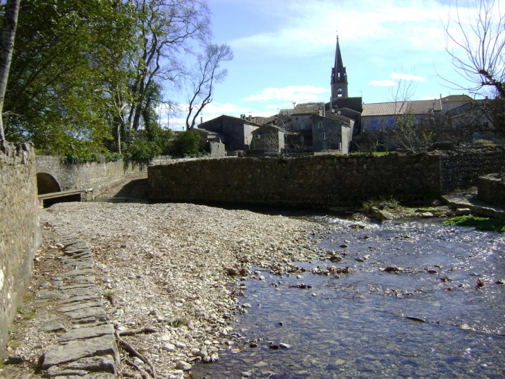 Le clocher et le berre - Berrias-et-Casteljau