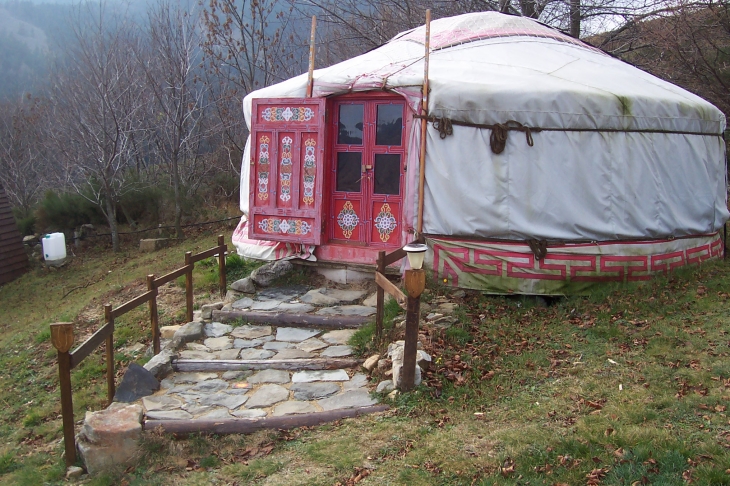 Village de yourte, aux 4 coins de gaia. - Borée