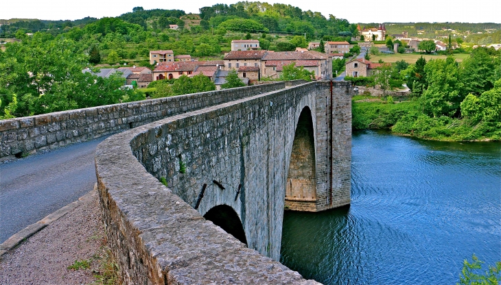 Le pont gothique sur le Chassezac - Chambonas