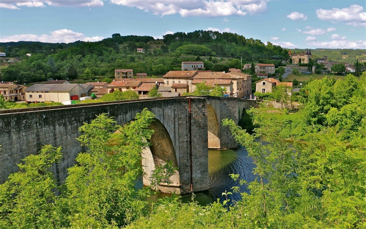 Le pont gothique sur le Chassezac - Chambonas