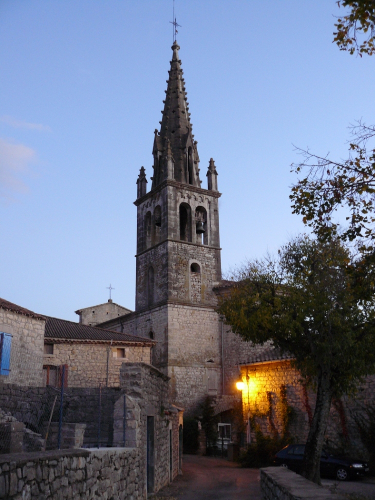 Eglise de Chandolas à la tombée de la nuit