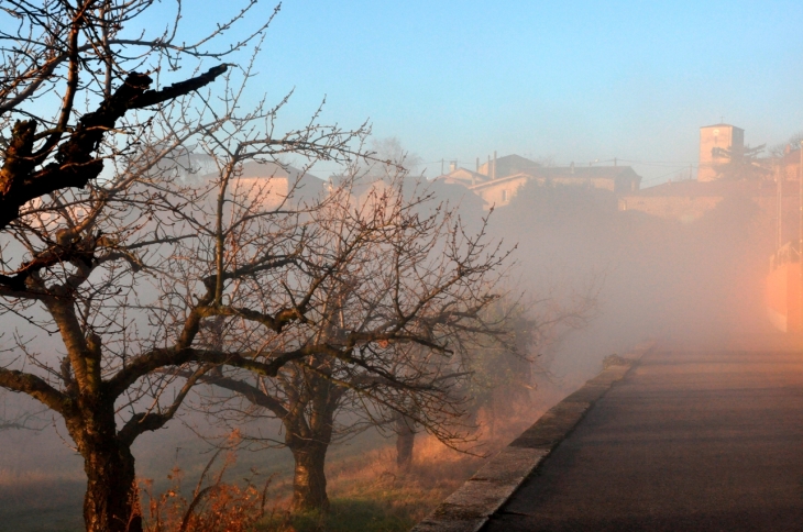 Brume de beau temps en hiver. - Charnas