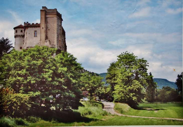Le Château - Châteaubourg