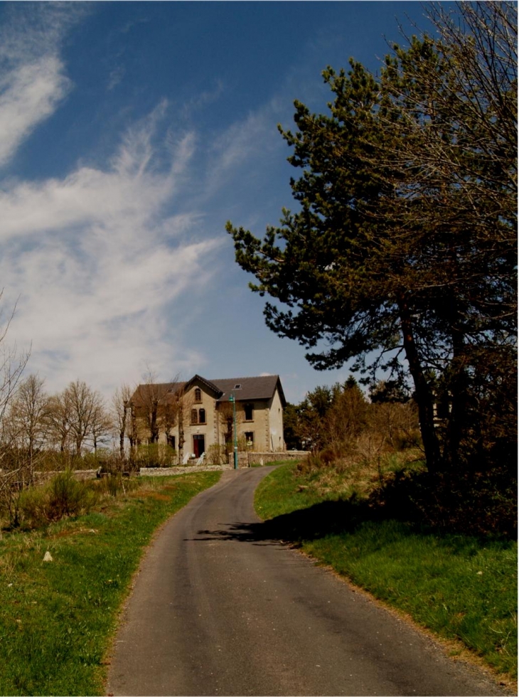 L'Ancienne Ecole Privee, Devesset