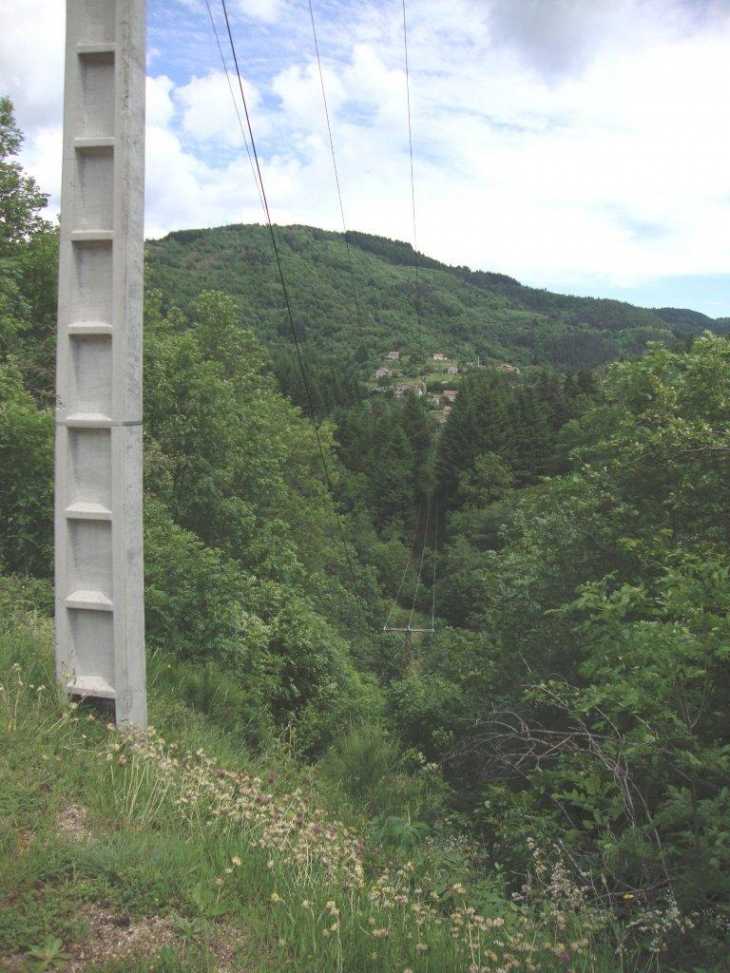 Intres (07310) le village dans son creux