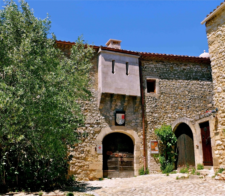 Le château des Roure - Labastide-de-Virac