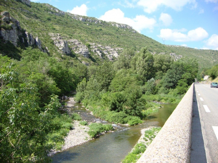 Le Pouzin (07250)  vallée de l'Ouvèze