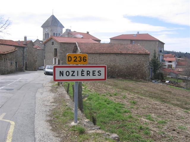 Arrivée au Village en venant de La Louvesc - Nozières