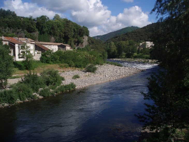 Bords de l'eau à Pont de Labeau - Pont-de-Labeaume