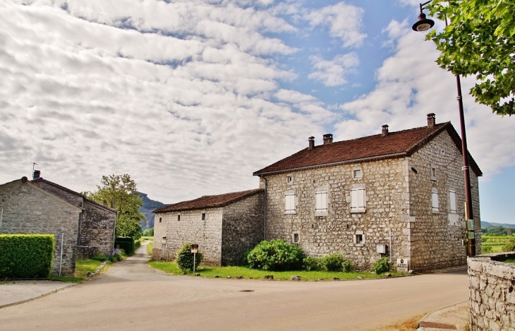 Le Village - Saint-Alban-Auriolles