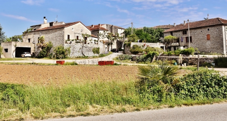 Le Village - Saint-Alban-Auriolles