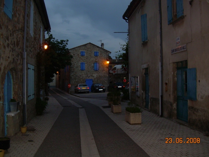 La rue principale la nuit - Saint-Andéol-de-Vals