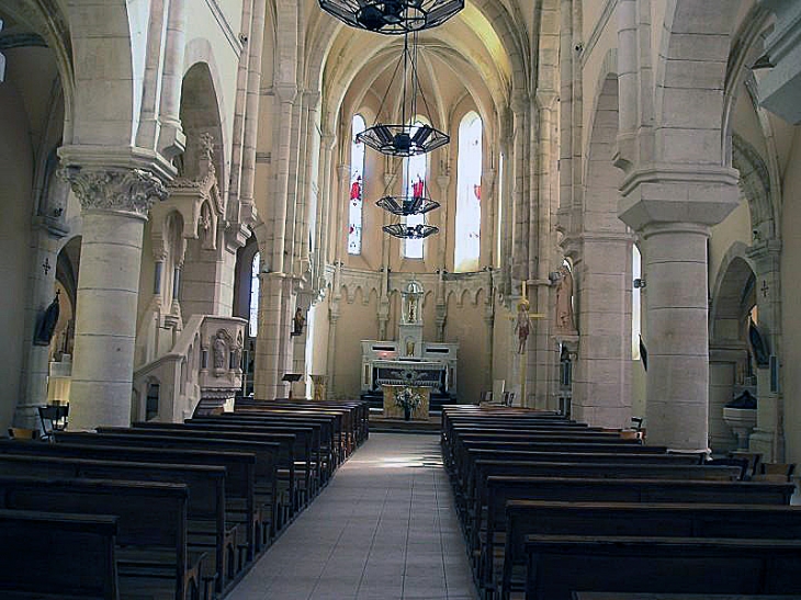 Intérieur de la cathédrale de la montagne - Saint-Étienne-de-Lugdarès