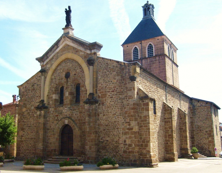 église romane classée monument historique en 1981 , ancienne chapelle d'un Prieuré fondé au XI è siécle par les chanoines de Saint Barnard de Romans - Saint-Félicien