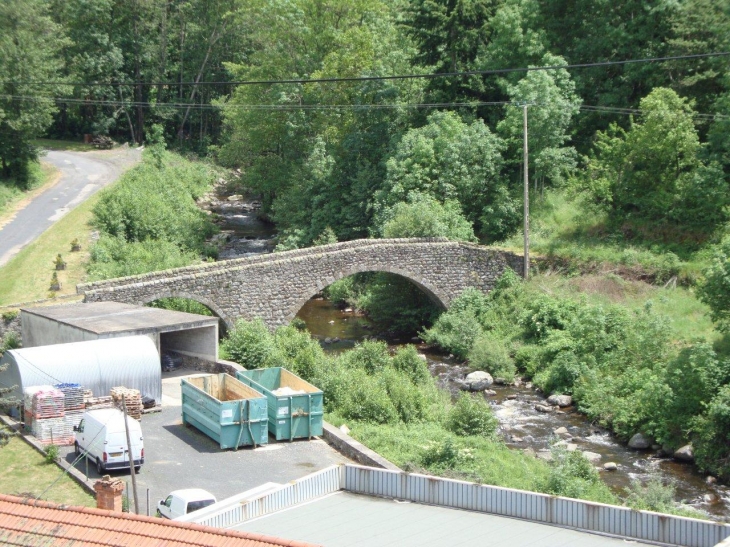 Saint-Julien-Boutières (07310) pont sur l'Eyrieux