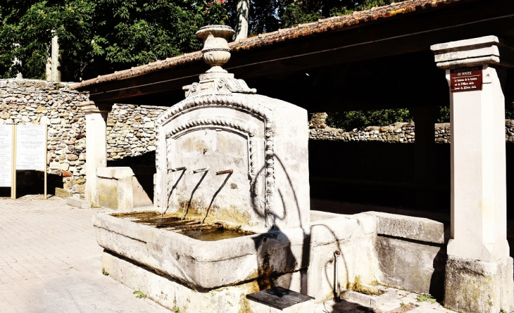 Fontaine - Saint-Marcel-d'Ardèche