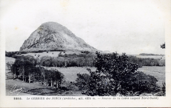 Le Gerbier des Joncs; alt. 1554m. - Source de la Loire, vers 1920 (carte postale ancienne). - Saint-Martial