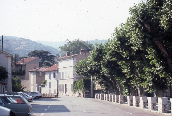 Place de l'Hôtel de Ville (à droite)route de Saint Romain de l'Erps et Hongrie - Saint-Péray