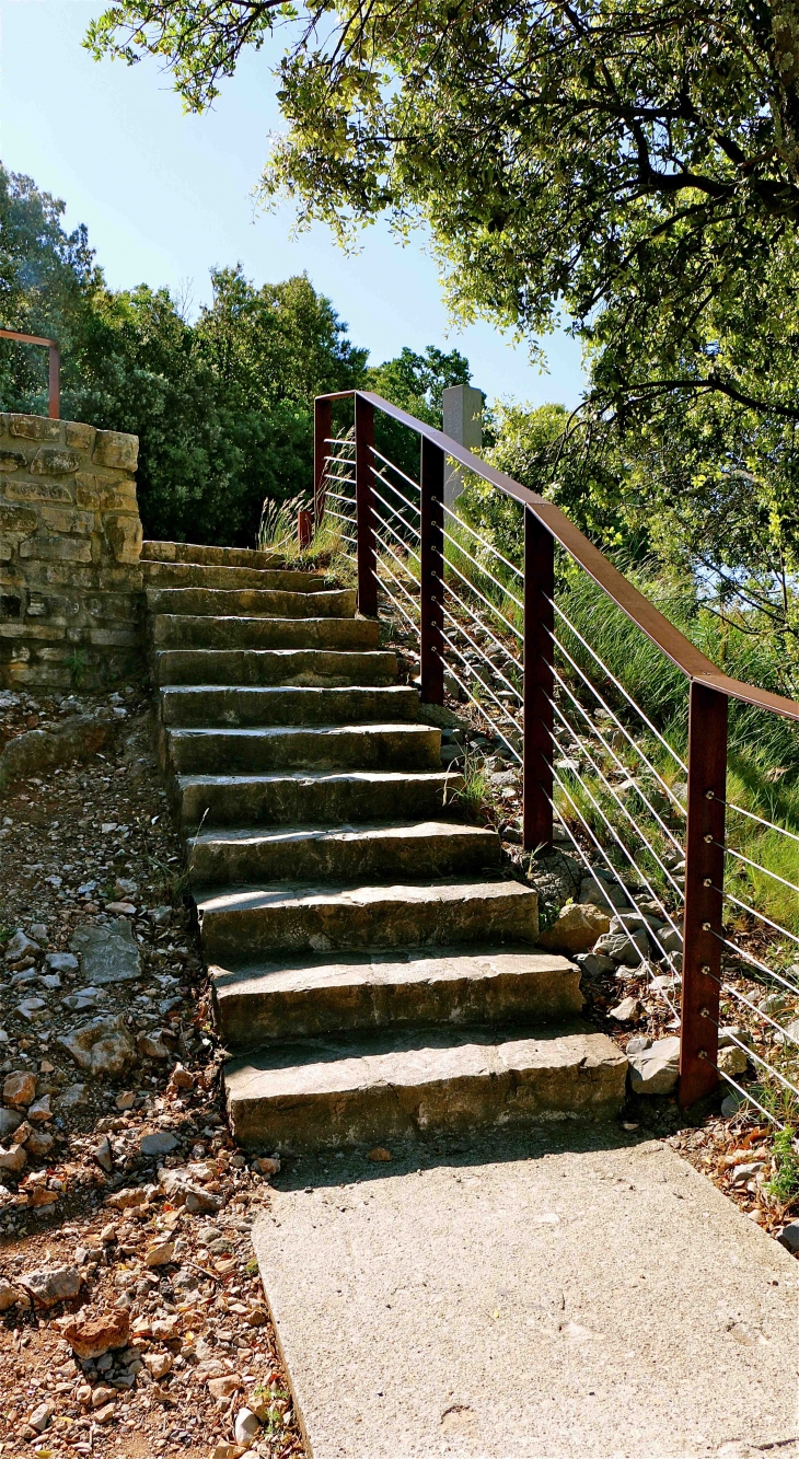 Le long des gorges de l'Ardèche - Saint-Remèze