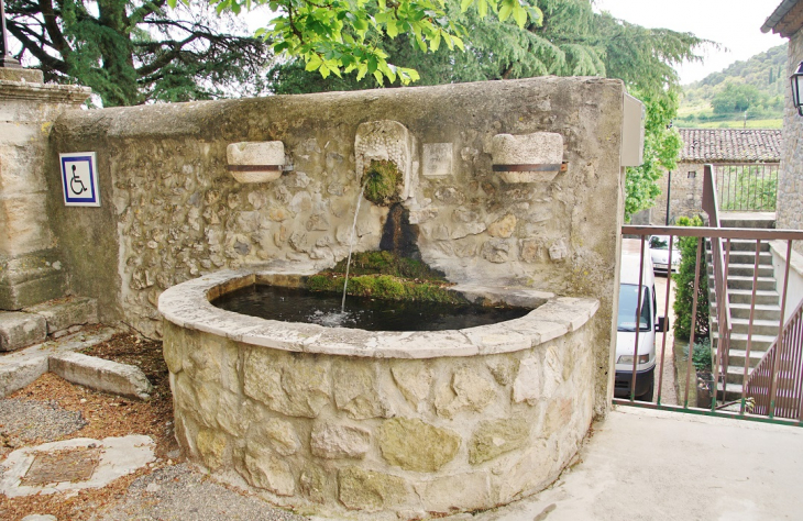 Fontaine - Saint-Sauveur-de-Cruzières