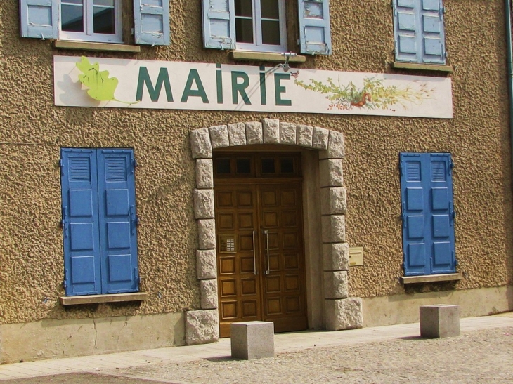 Façade de la mairie - Saint-Victor