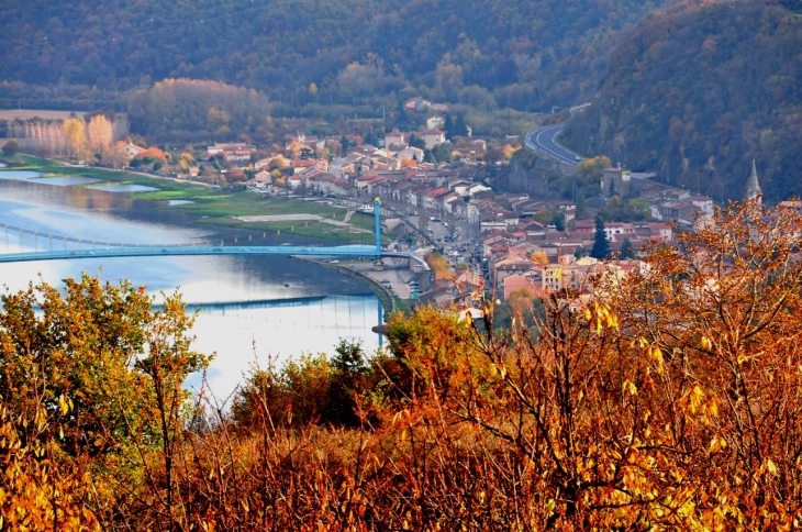 Depuis Charnas à l'automne. - Serrières