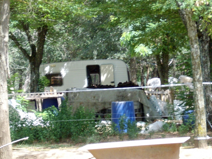 Et maintenant du camping sauvages ..... et les regles de l'urbanisme!!! - Vallon-Pont-d'Arc