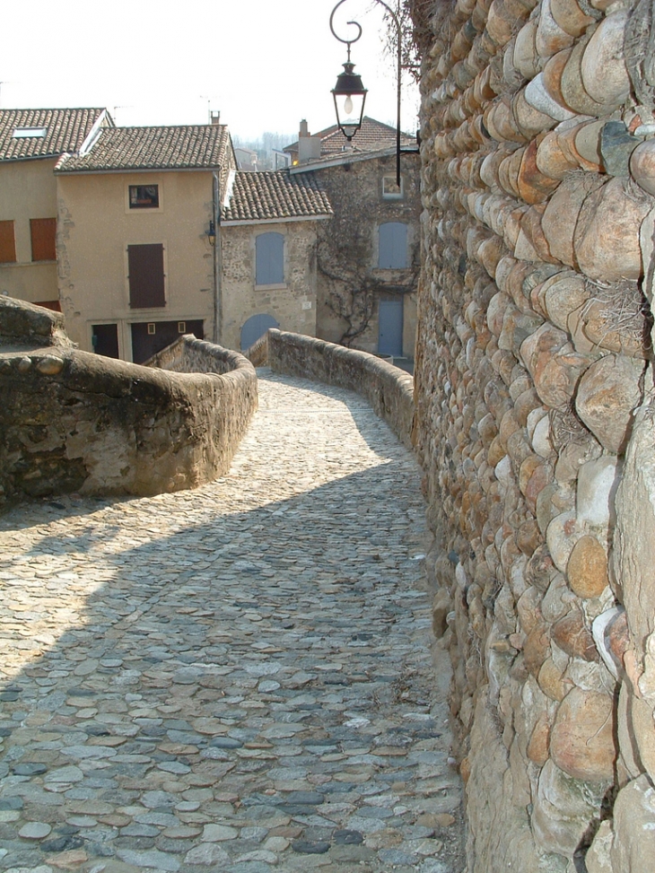 Montée vers la mairie - Alixan