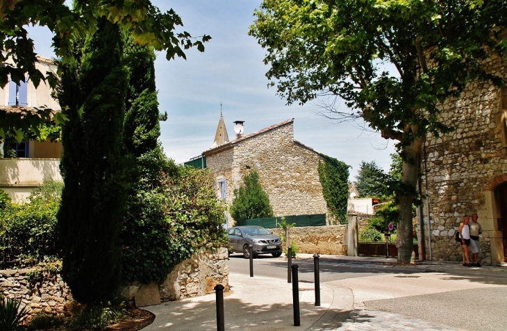 Le Village - Allan