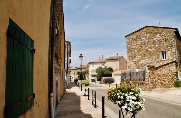 Le Village - Allan