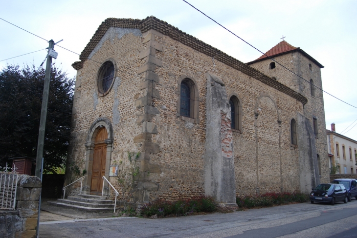 Eglise mantaille construite au 19e siecle. Le clocher s'etait éffondré une fois terminé et a été reconstruit - Anneyron