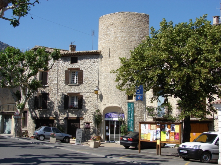 A l'entrée du village - Buis-les-Baronnies